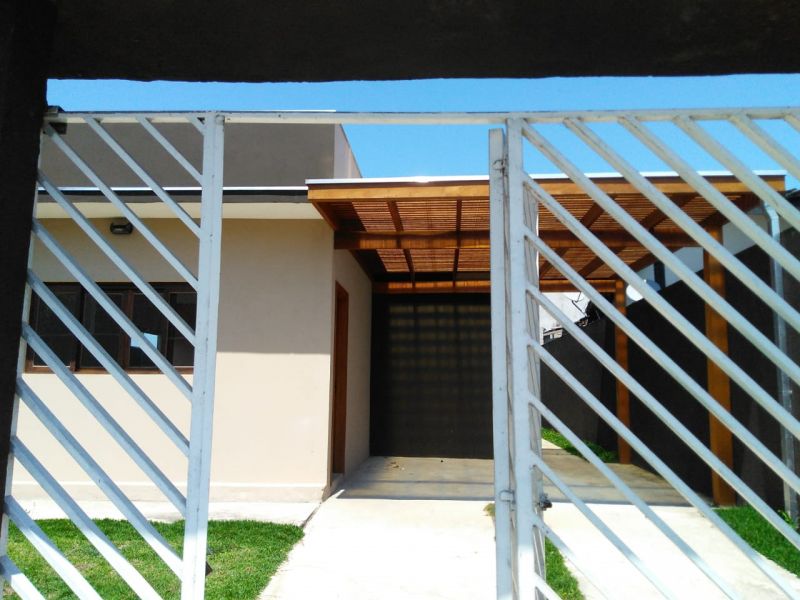 Casa Padrão Golfinho 3 dormitorios 1 banheiros 2 vagas na garagem